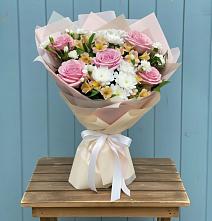 Букет цветов из:  Гвоздики, Орхидеи и Розы #REPLACE_PRED# Потьме