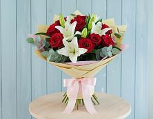 Букет цветов из:  Лилии и Розы #REPLACE_PRED# Потьме