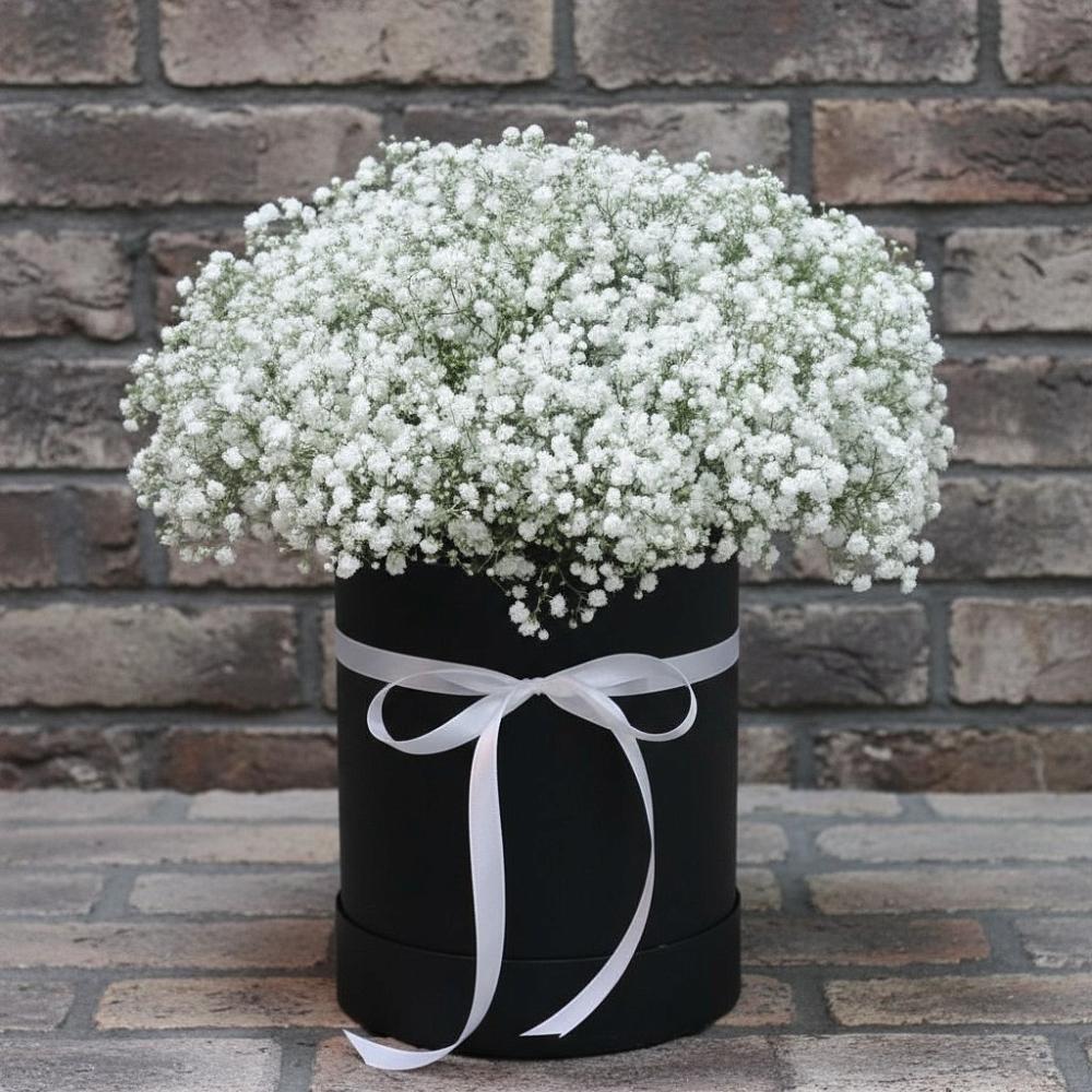 Цветочная композиция из Гипсофила в шляпной коробке в Потьме