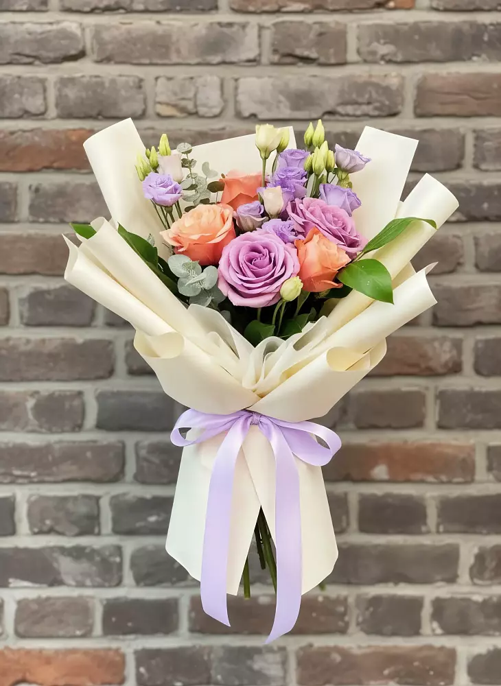 Букет цветов из: Лизиантусы и Розы в Потьме