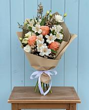 Букет цветов из:  Альстромерии, Лизиантусы, Розы и Хризантемы в Потьме