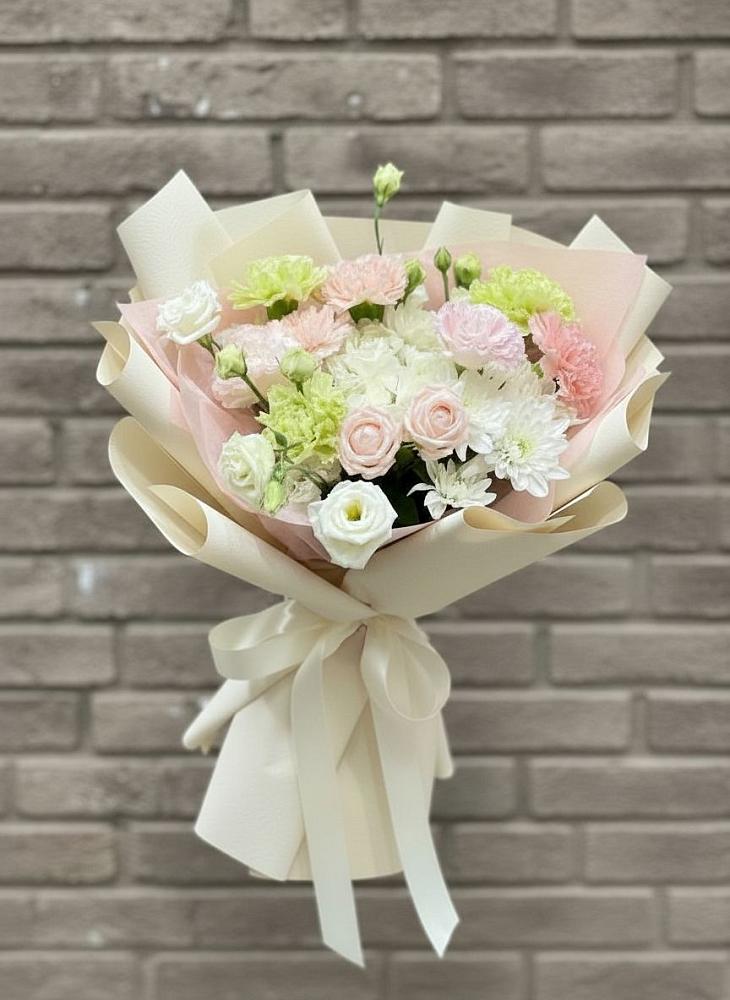 Букет цветов из: Гвоздики, Розы, Лизиантусы и Хризантемы в Потьме