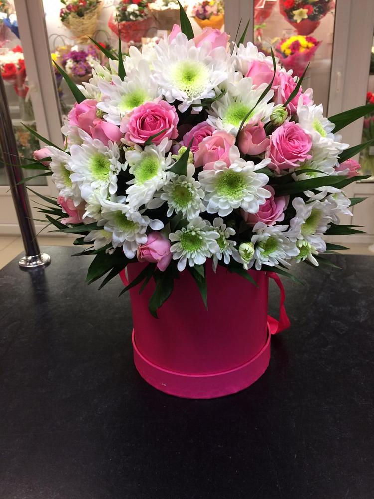 Цветочная композиция из Розы и Хризантемы в шляпной коробке в Потьме