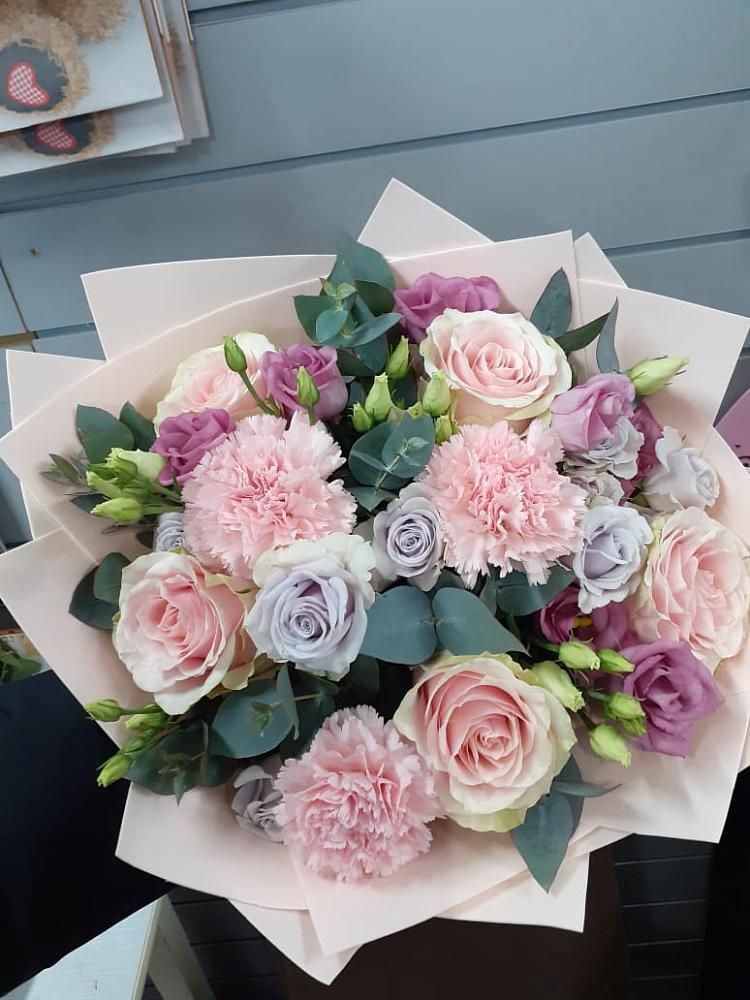 Букет цветов из: Розы, Гвоздики и Лизиантусы в Потьме