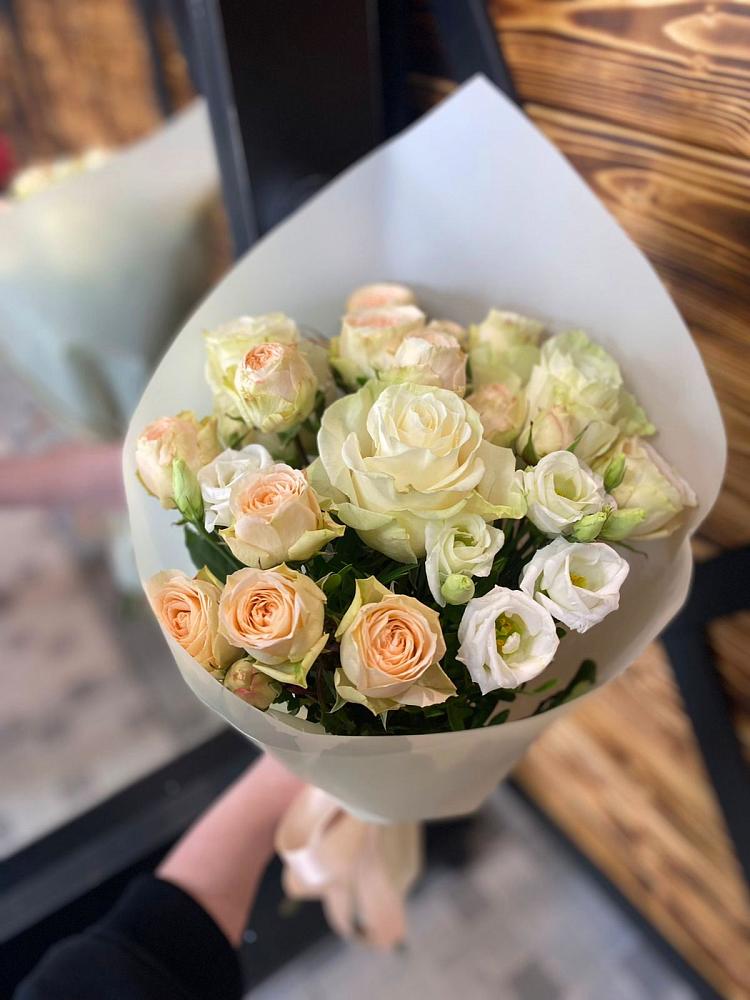 Букет цветов из: Розы и Лизиантусы в Потьме